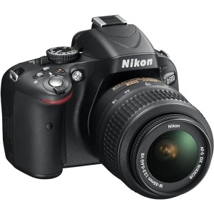 Cámara Nikon D5100 de 16.2 Mp con pantalla 3" articulada, estabilizador óptico, grabación de vídeo Full HD, color negro - Incluye objetivo AF-S DX 18-55mm VR f/3.5 [importado]