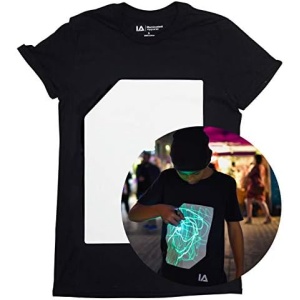 Camiseta Illuminated Apparel con diseño interactivo y luz fosforescente