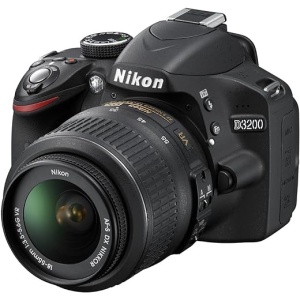 Nikon D3200 - Cámara digital réflex de 24.2 MP (Pantalla 3", estabilizador óptico), Negro - Kit con Objetivo AF-S DX 18-55mm f/3.5 VR