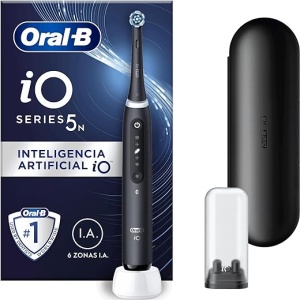Oral-B iO 5N Cepillo de Dientes Eléctrico Recargable con Mango, 1 Cabezal y Estuche De Viaje, Diseñado por Braun - Color Negro
