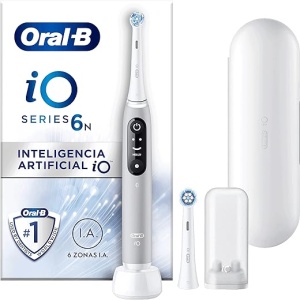 Oral-B iO 6 Cepillo de Dientes Eléctrico Gris con 2 Cabezales, Estuche de Viaje y Funda para Cargador, Diseñado por Braun